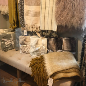 Holiday decor accents